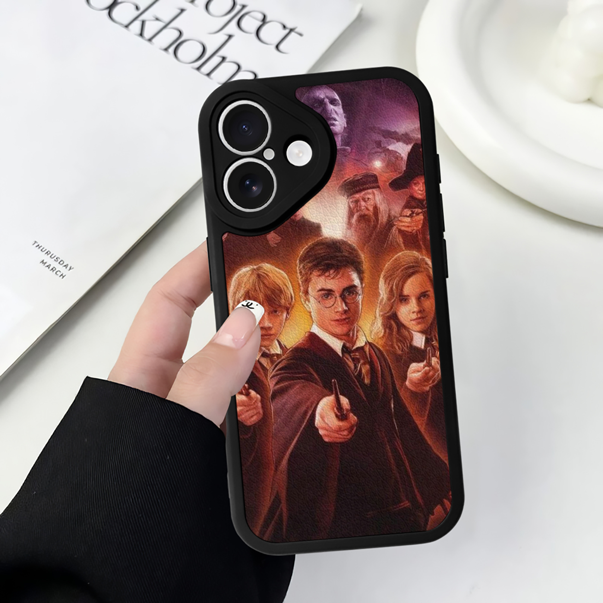 （画像用） Harry Potter ハリー・ポッターシリーズ 【iPhone 16シリーズ対応】シリコンスマホケース（レザー調） 材質：シリコン